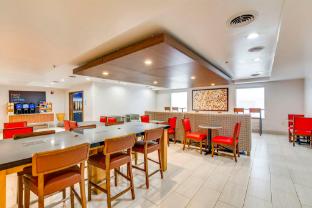 holiday inn express vincennes by ihg