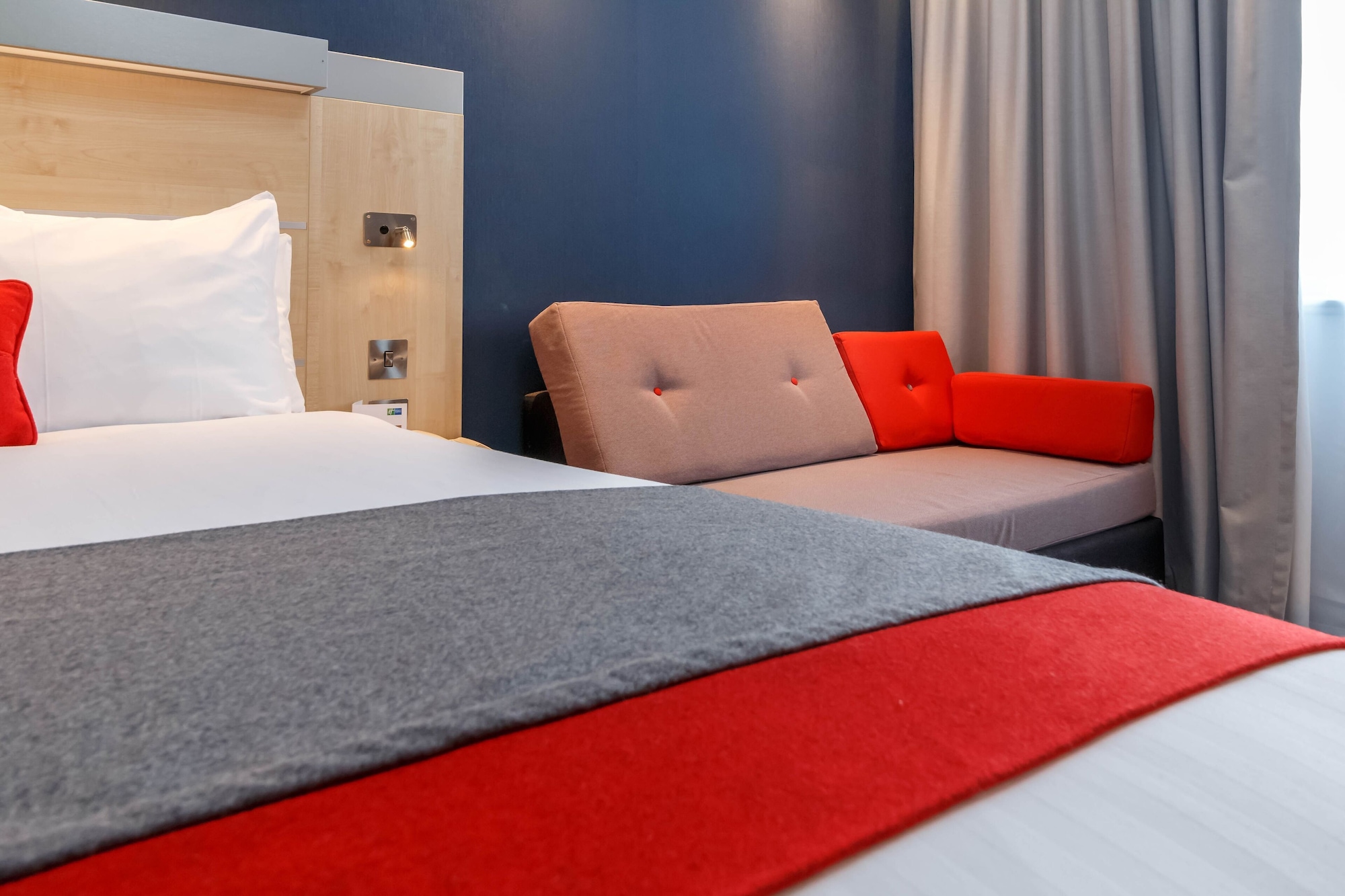 holiday inn express walsall m6j10 by ihg