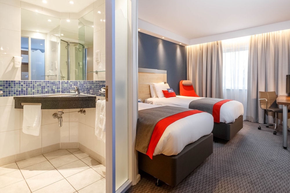holiday inn express walsall m6j10 by ihg