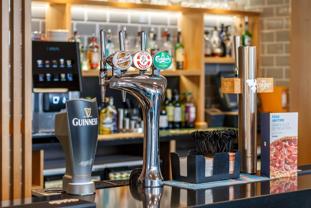 holiday inn express walsall m6j10 by ihg