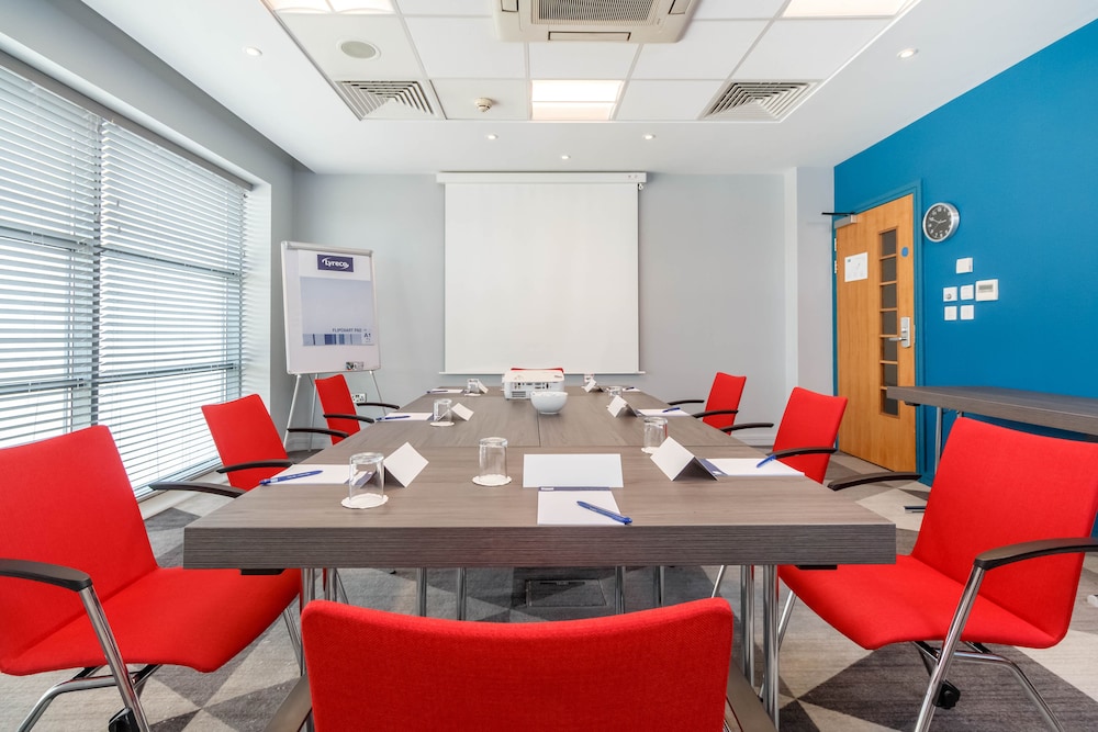 holiday inn express walsall m6j10 by ihg