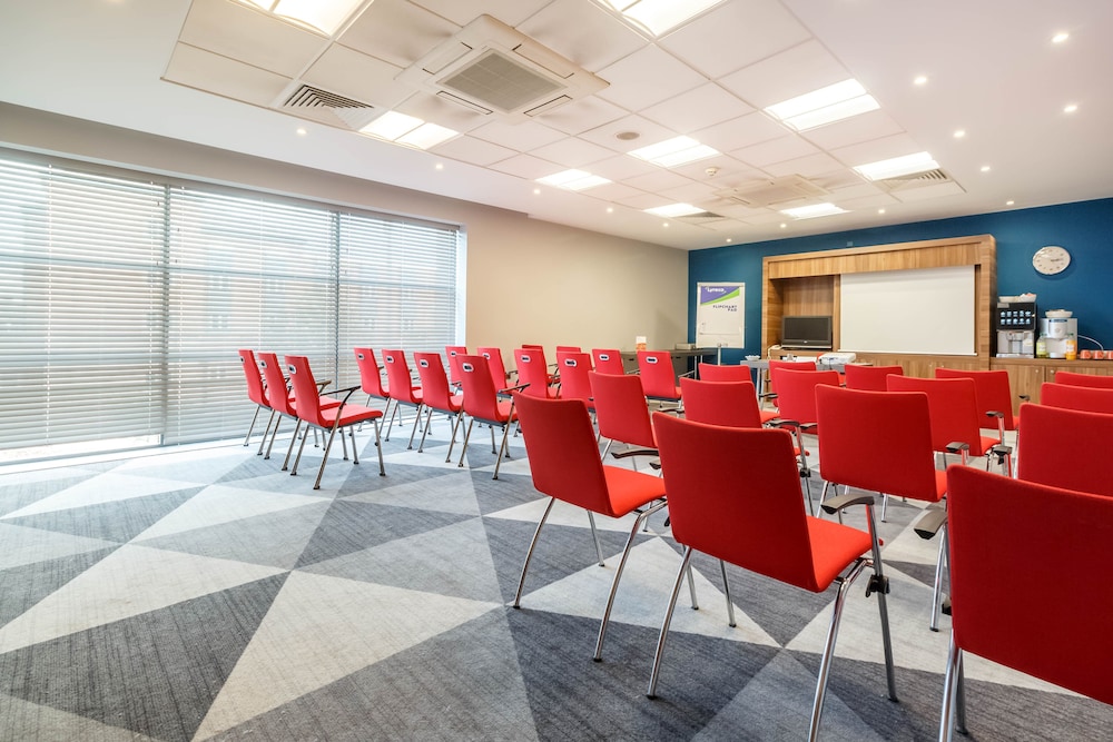 holiday inn express walsall m6j10 by ihg