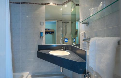 holiday inn express walsall m6j10 by ihg