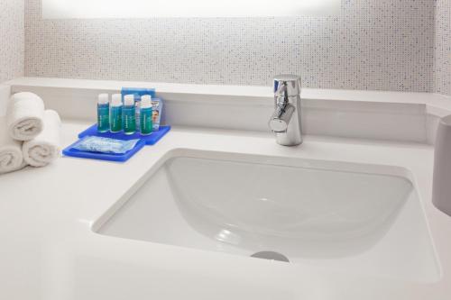 holiday inn express west los angeles by ihg