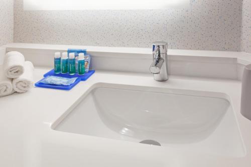 holiday inn express west los angeles by ihg