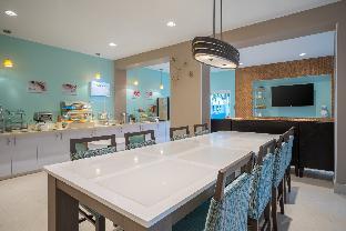 holiday inn express and suites nassau by ihg