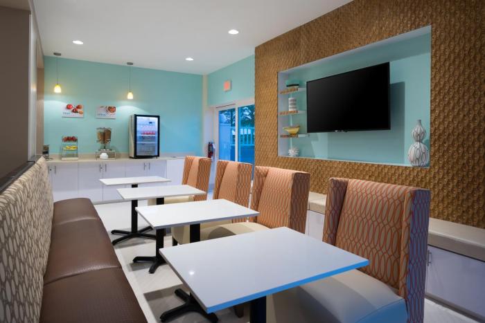 holiday inn express and suites nassau by ihg