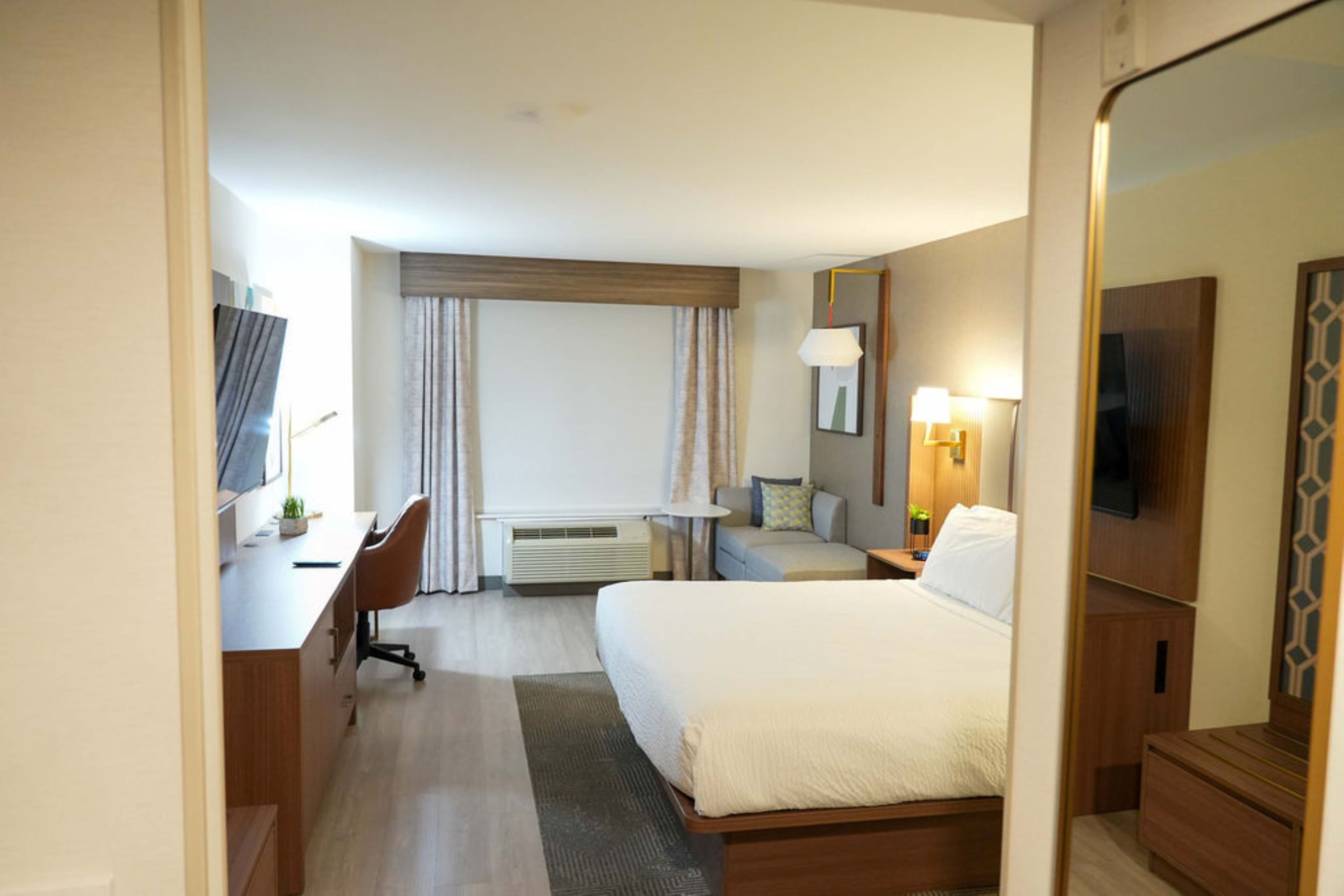 holiday inn hotel and suites phoenix airport by ihg
