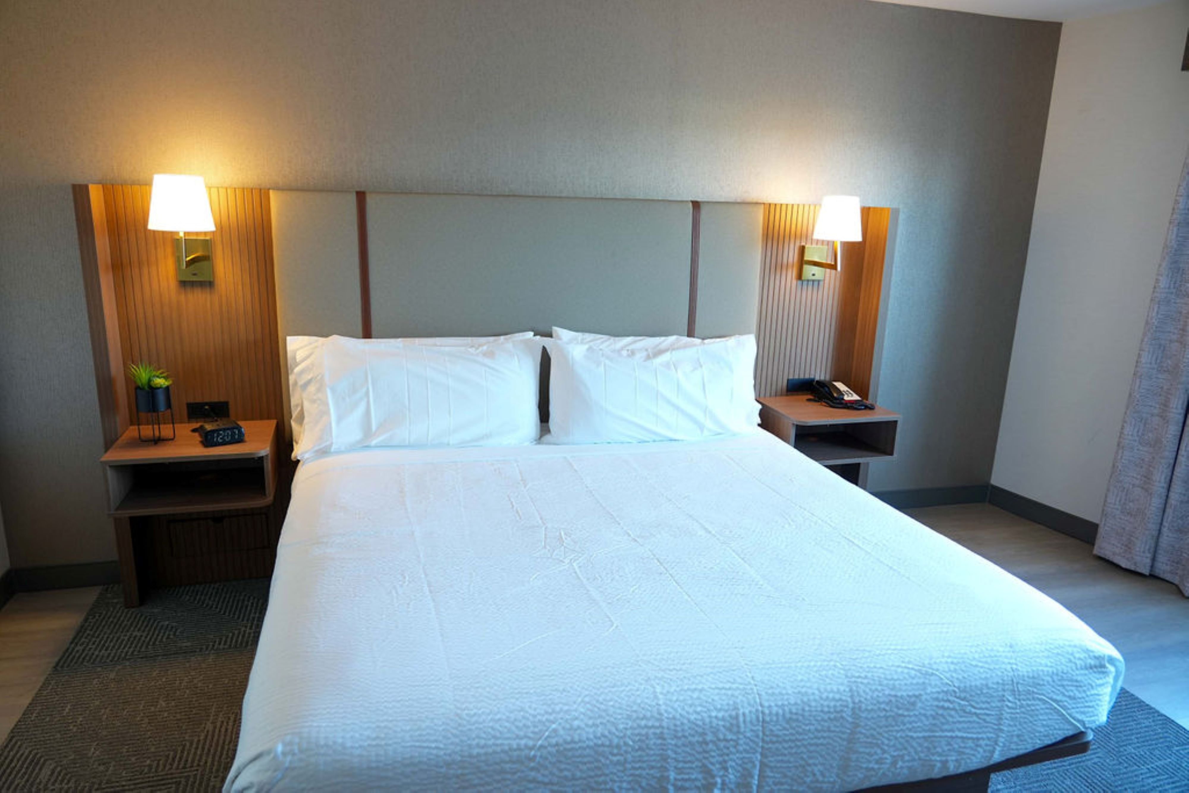 holiday inn hotel and suites phoenix airport by ihg