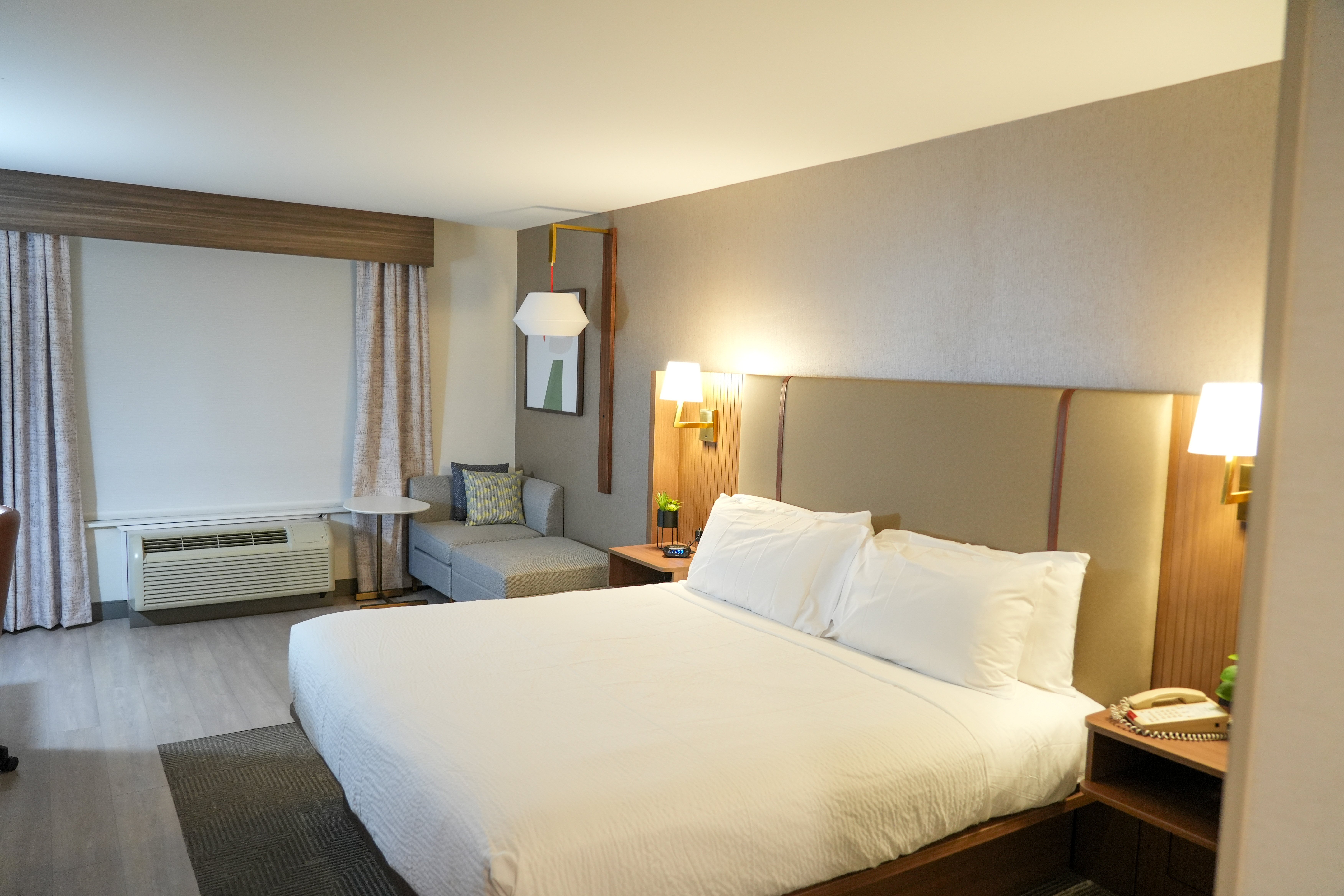 holiday inn hotel and suites phoenix airport by ihg