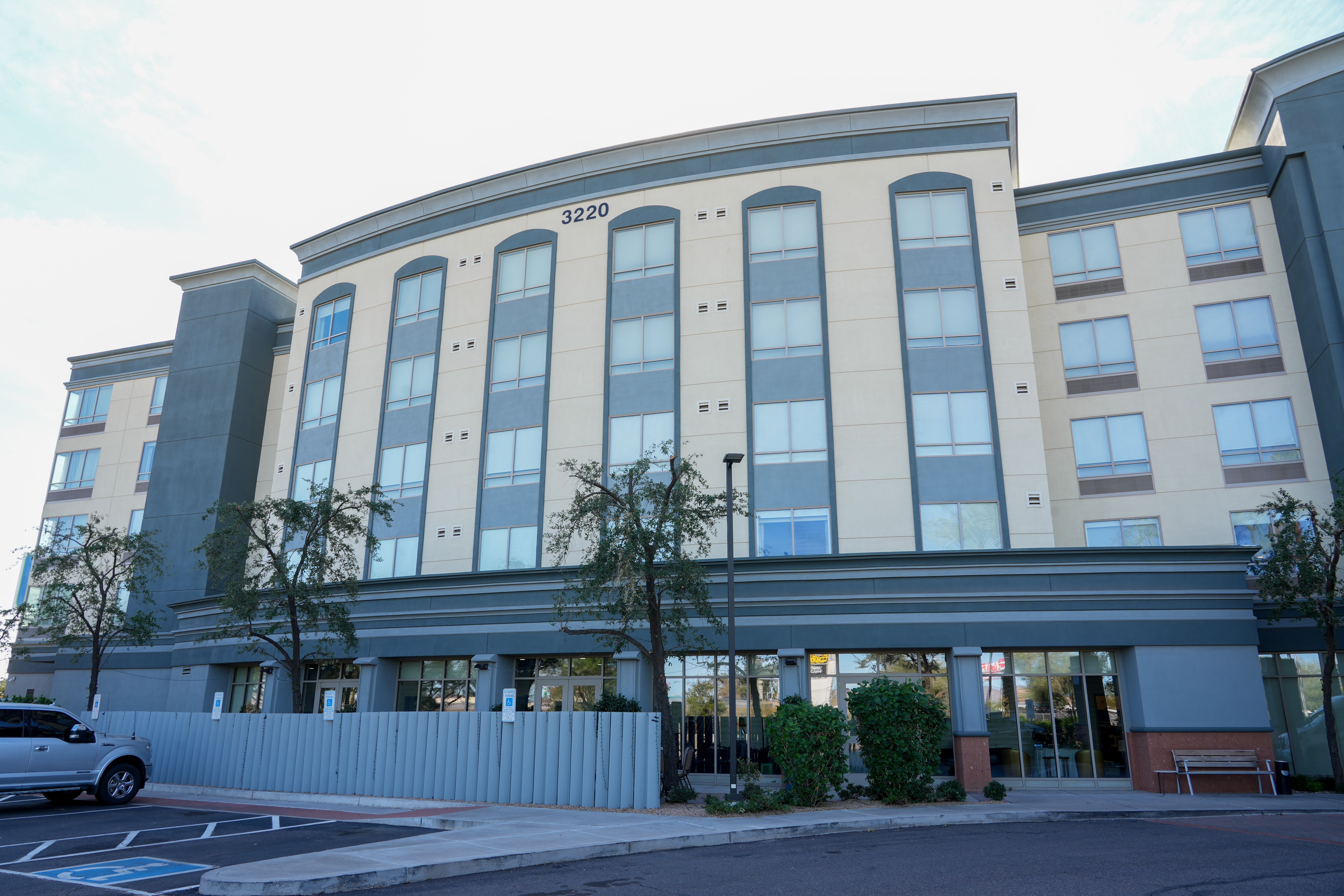 holiday inn hotel and suites phoenix airport by ihg