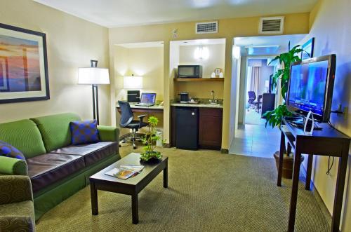 holiday inn hotel and suites phoenix airport by ihg