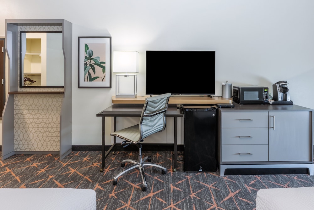 holiday inn hotel and suites tulsa south by ihg