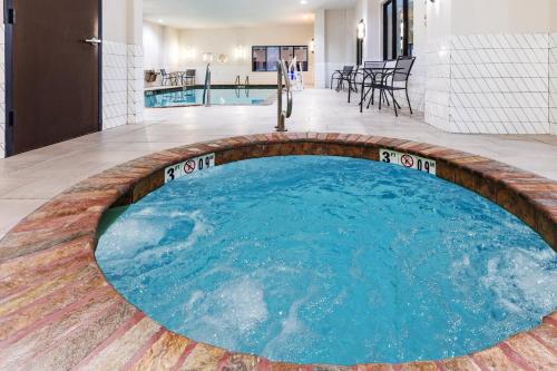 holiday inn hotel and suites tulsa south by ihg