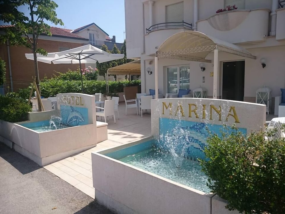 hotel marina