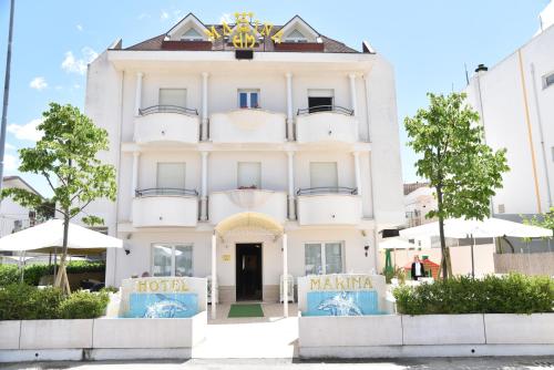 hotel marina