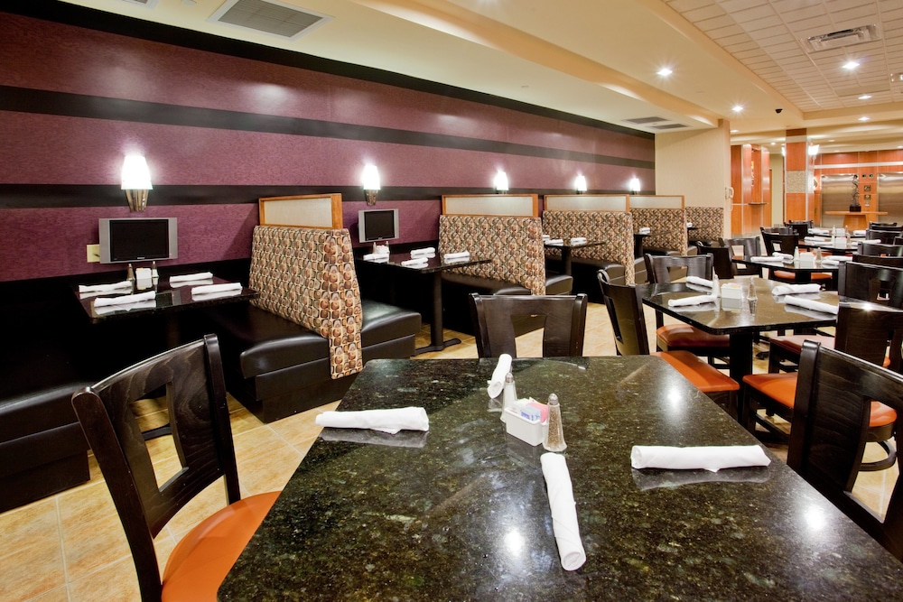 holiday inn hotel and suites williamsburg historic gateway by ihg