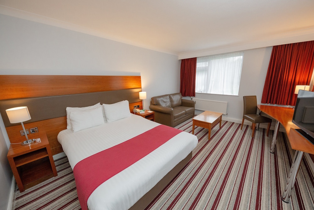 holiday inn newport by ihg