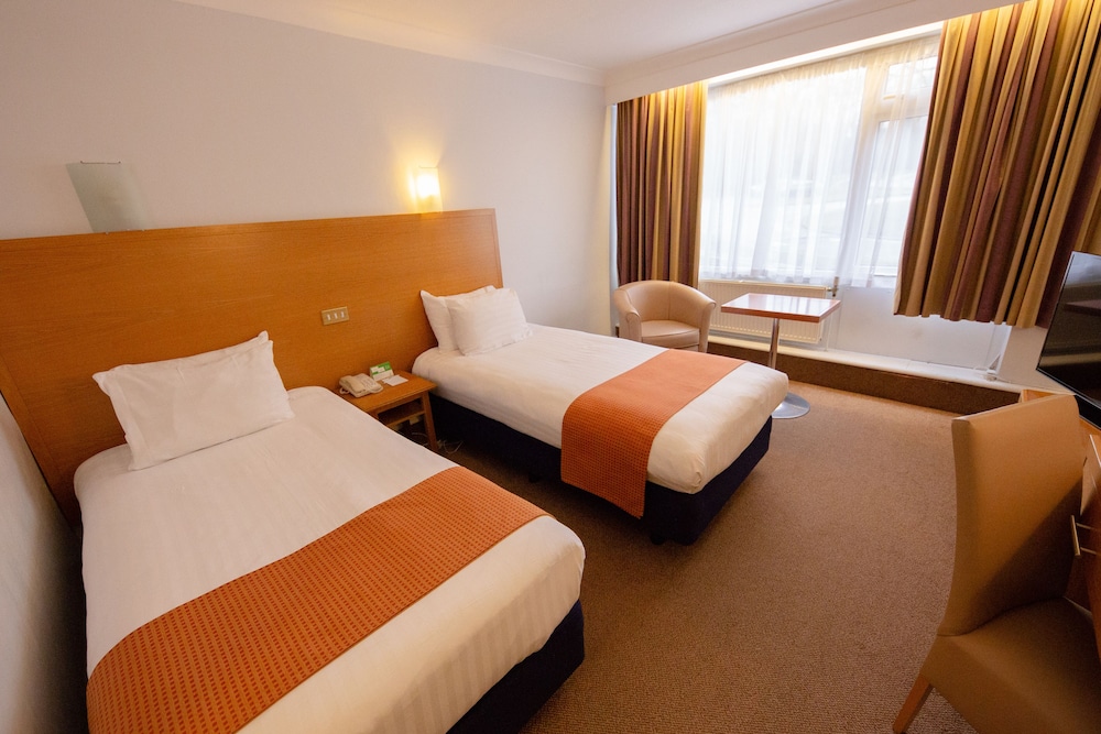 holiday inn newport by ihg
