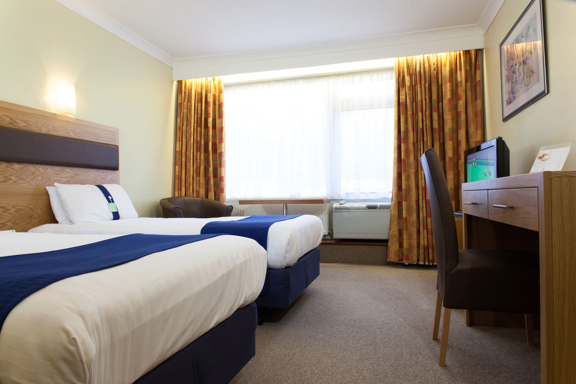 holiday inn newport by ihg