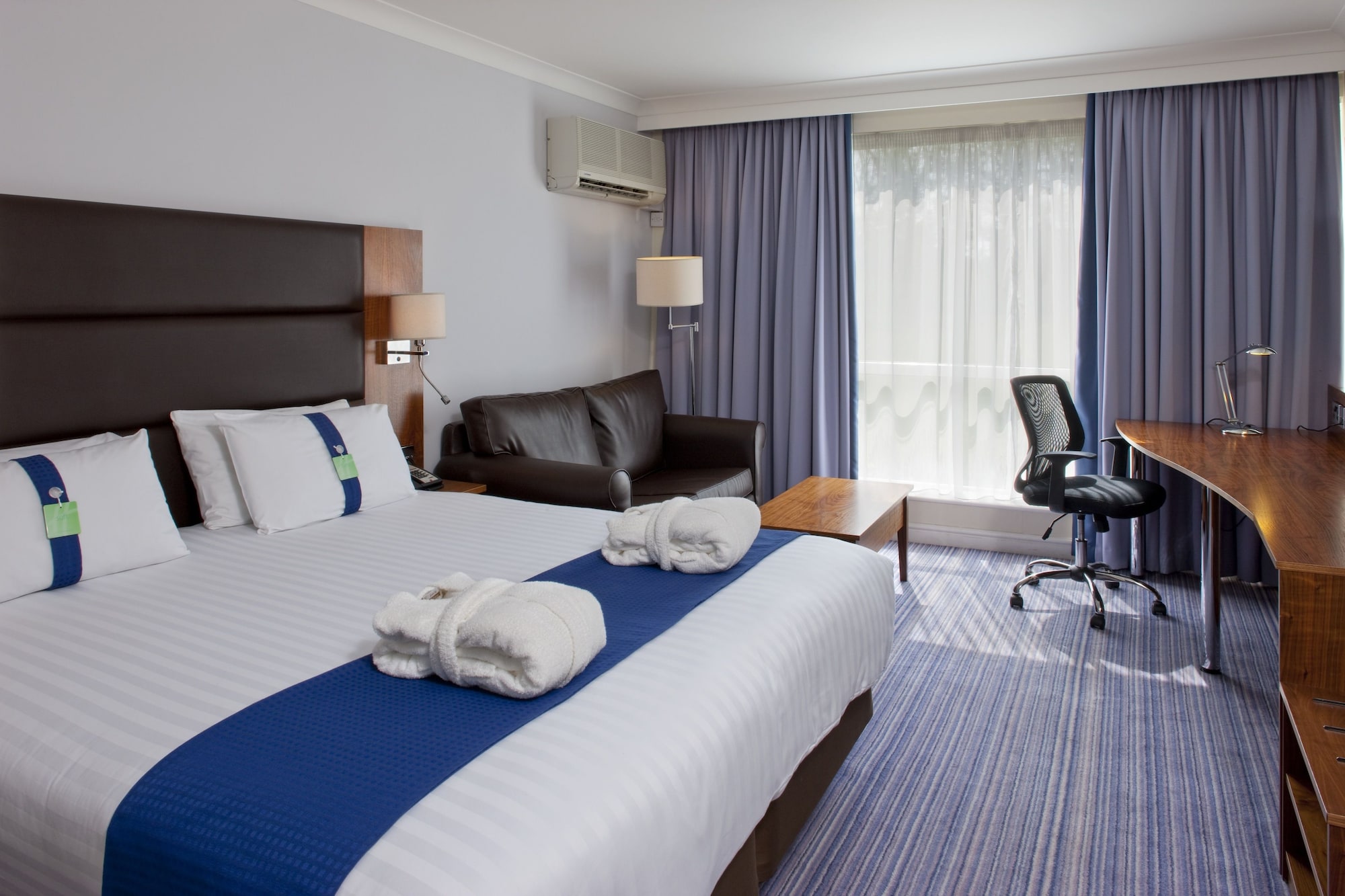 holiday inn newport by ihg