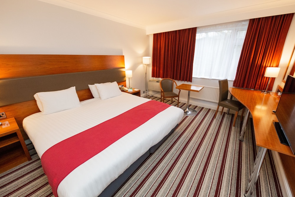 holiday inn newport by ihg