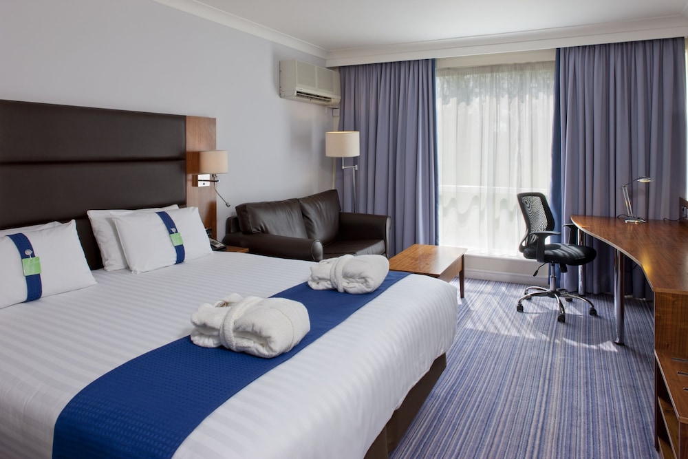 holiday inn newport by ihg