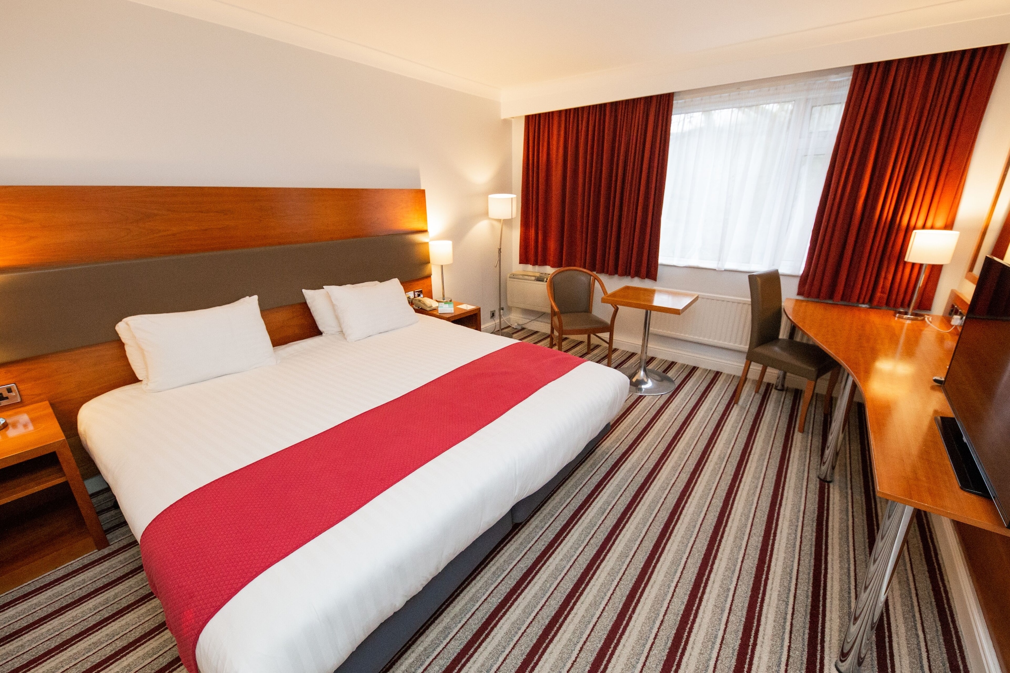 holiday inn newport by ihg
