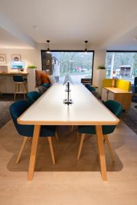 holiday inn newport by ihg