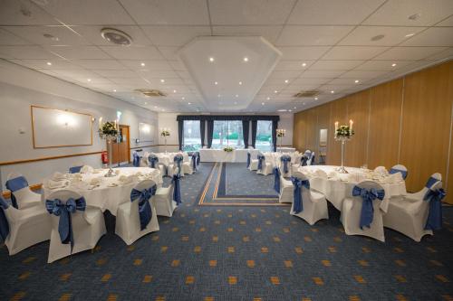 holiday inn newport by ihg