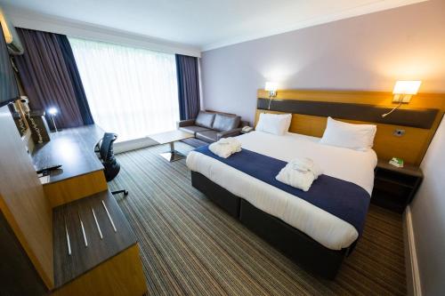 holiday inn newport by ihg