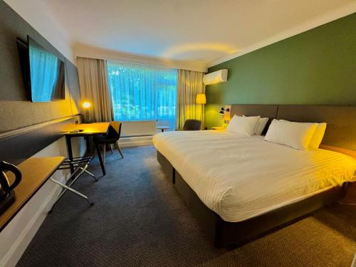 holiday inn newport by ihg