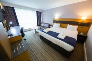 holiday inn newport by ihg