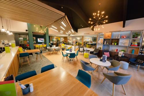 holiday inn newport by ihg