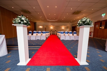 holiday inn newport by ihg