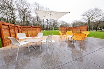 holiday inn newport by ihg