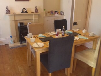 Pant Teg,Conwy>>Bangor,3 star