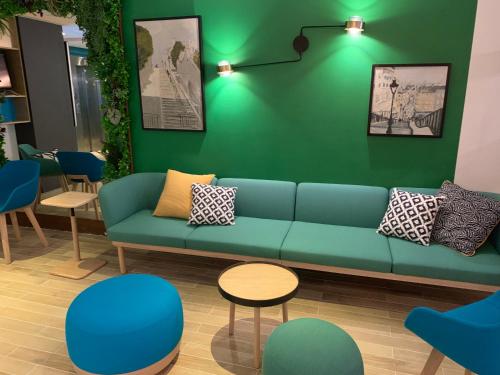 holiday inn paris montmartre by ihg