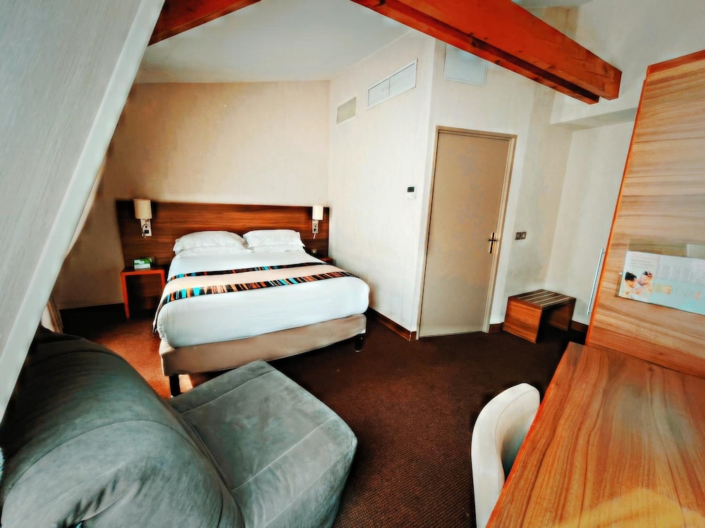 holiday inn paris montmartre by ihg