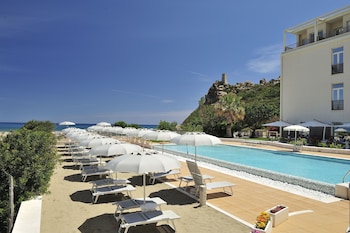 hotel club torre salinas adults only