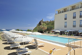 hotel club torre salinas adults only