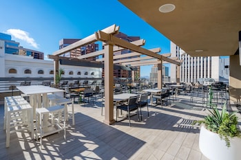 hilton garden inn phoenix downtown