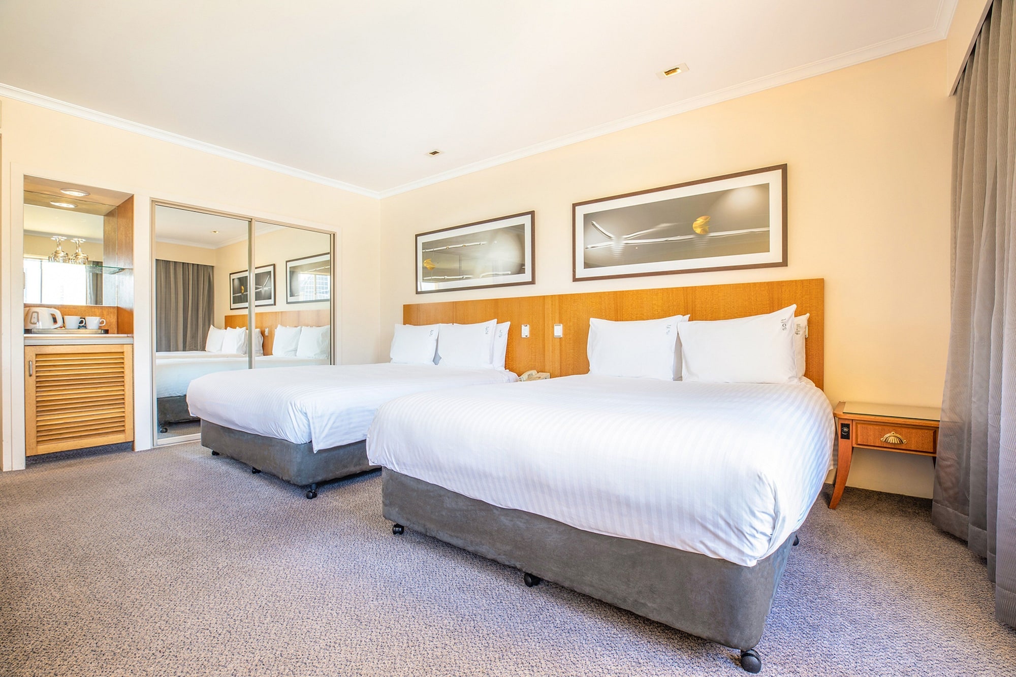 holiday inn sydney potts point by ihg