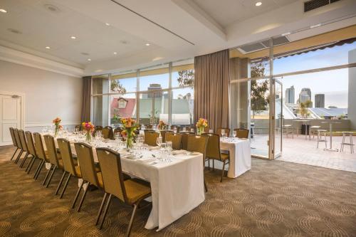 holiday inn sydney potts point by ihg