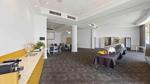 holiday inn sydney potts point by ihg