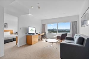 holiday inn sydney potts point by ihg