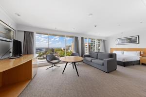 holiday inn sydney potts point by ihg