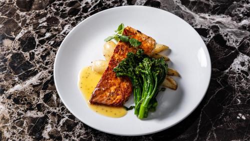 holiday inn sydney potts point by ihg
