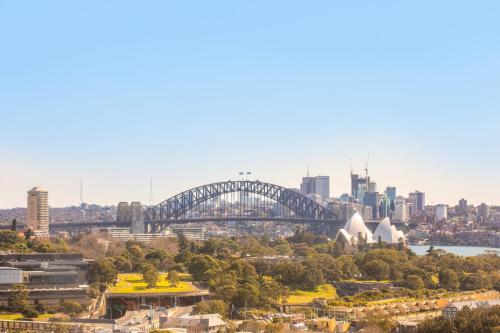 holiday inn sydney potts point by ihg