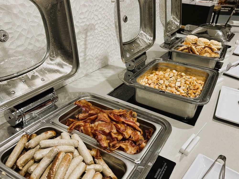 holiday inn roanoke valley view by ihg